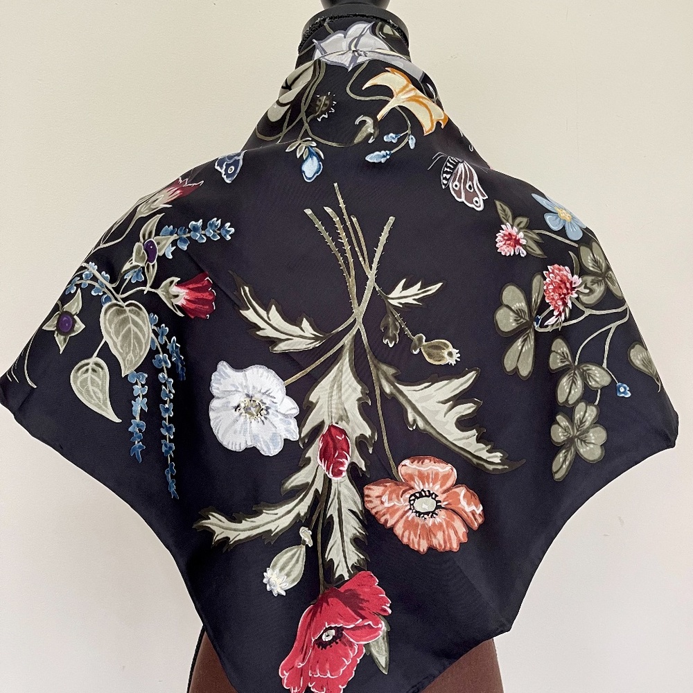 New Gucci Flora Kris Knight Black Silk Scarf - Picture 7 of 15